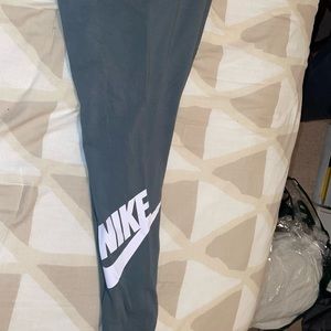 NIKE Womens high waisted leggings